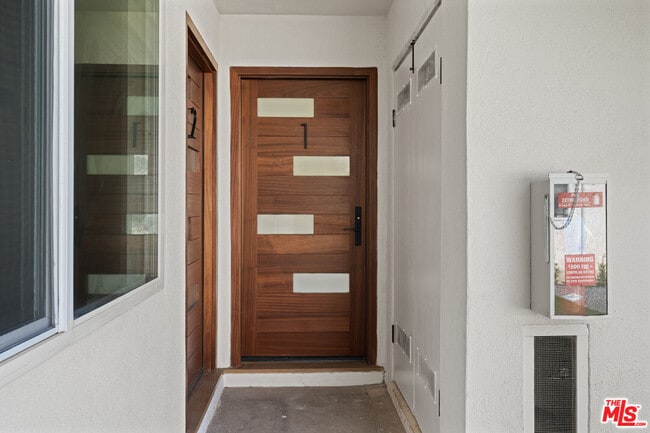 Building Photo - 420 S Sepulveda Blvd