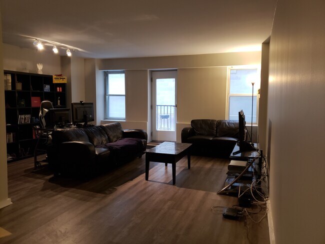 Living Room - 40 E 9th St