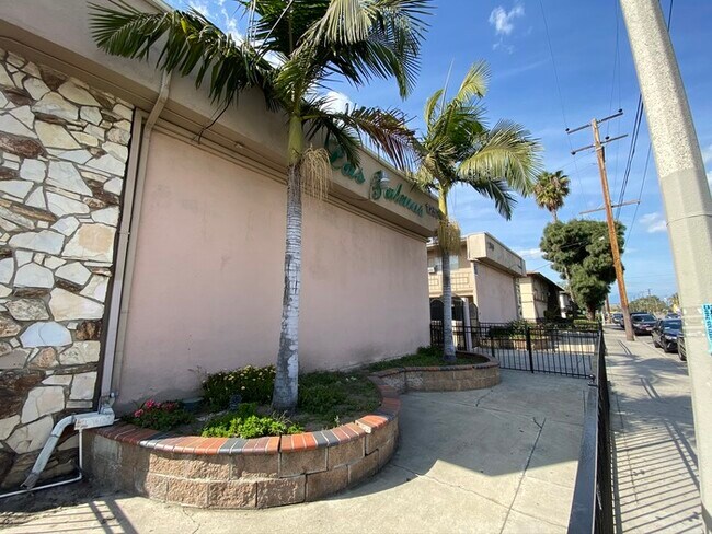 Building Photo - Las Palmas Apartment -1 Bed & 1 Bath