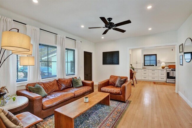 Foto del edificio - 807 SW 18th St