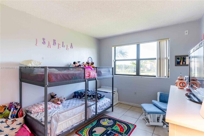 Foto del edificio - 7235 NW 179th St