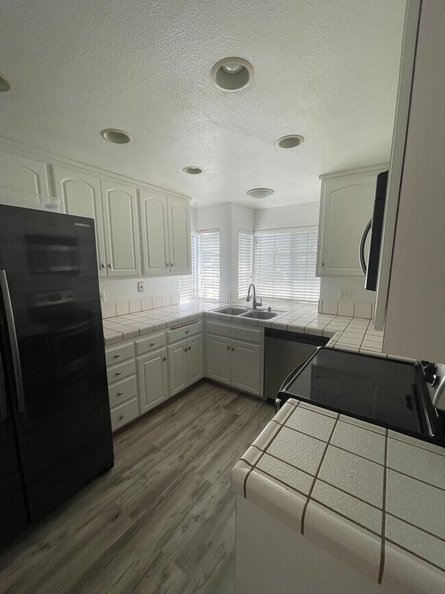 Foto del edificio - 2 Bed / 2 Bath in Clairemont