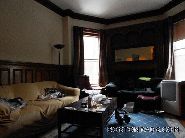 Building Photo - 849 Beacon St