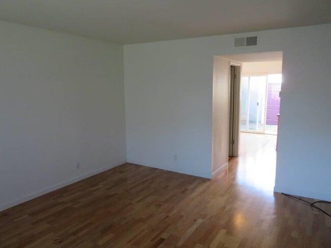 Building Photo - 132 Harbor Oaks Cir