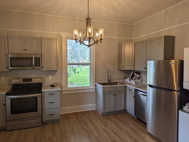 Building Photo - Relax on the front screened porch!