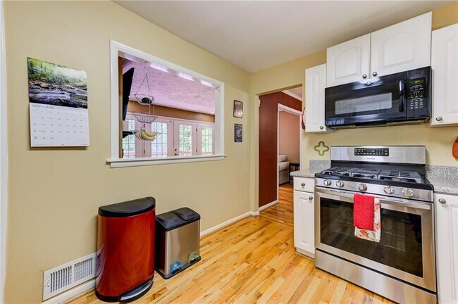 Foto del edificio - 2423 Woodacres Rd NE
