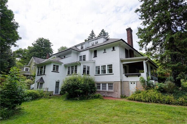 Building Photo - 1363 Highland Ave