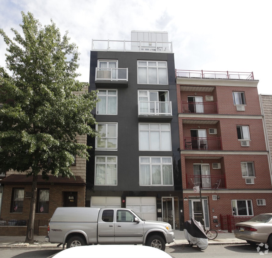 Building Photo - 444 Humboldt St