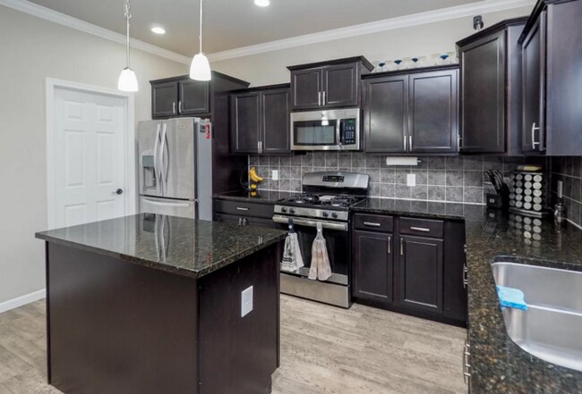 Building Photo - 59106 Silvergrass Dr