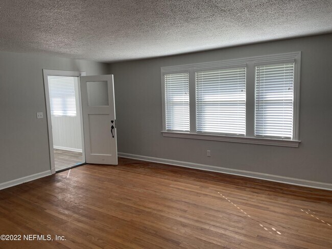 Foto del edificio - 3677 Walsh St
