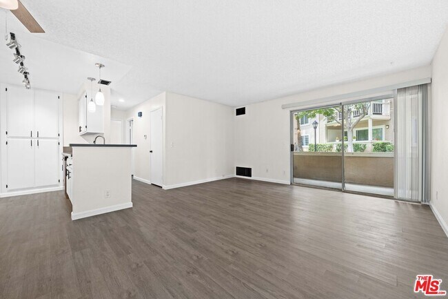Building Photo - 8715 Weybridge Pl