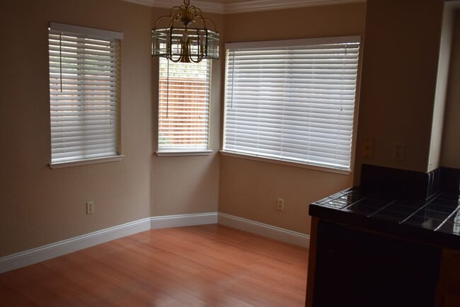Building Photo - Tracy Home  Available for Rent