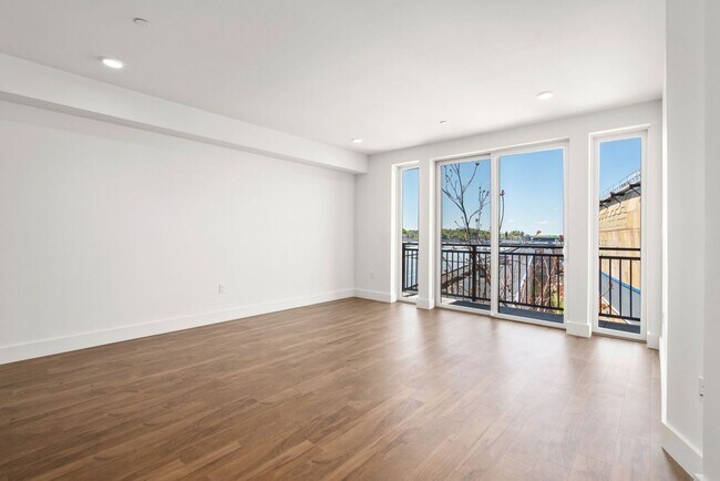 Foto del edificio - No Brokers Fee, In-Unit Washer and Dryer, Central heat/AC, Pets Friendly