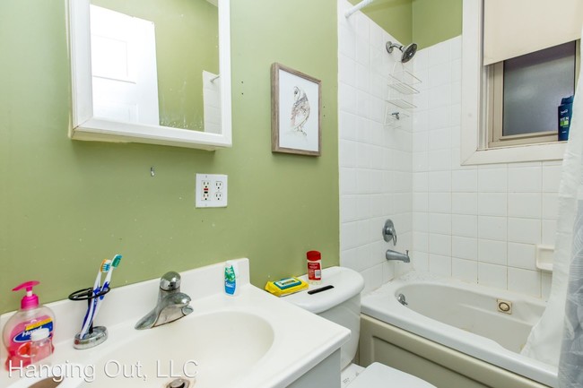 Foto del edificio - 1657 N Maplewood Ave