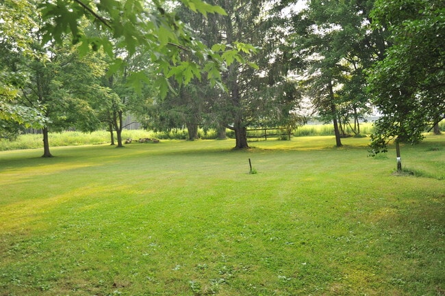 Foto del edificio - 8071 River Rd