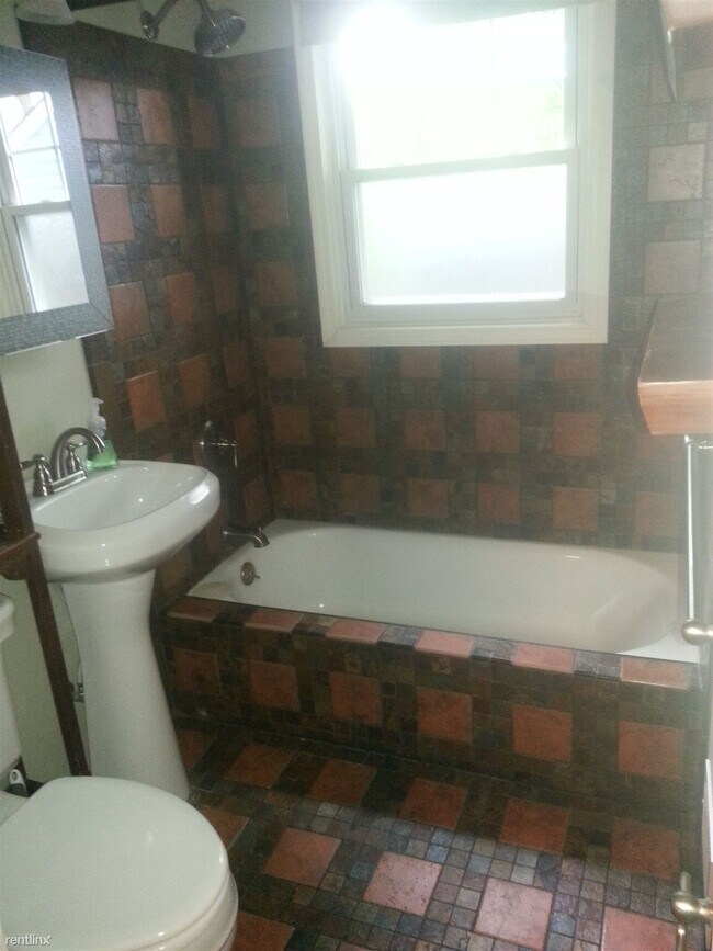 3 br, 1 bath House - 1307 Belmar Pl - 4