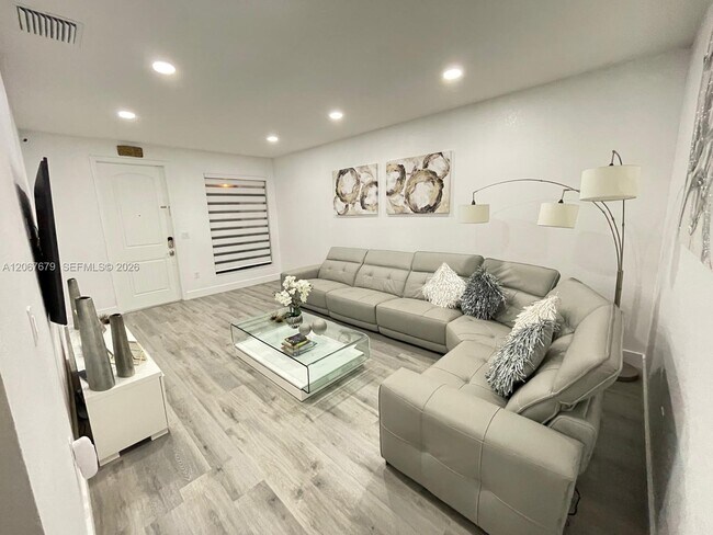 Building Photo - 17430 SW 153rd Ave