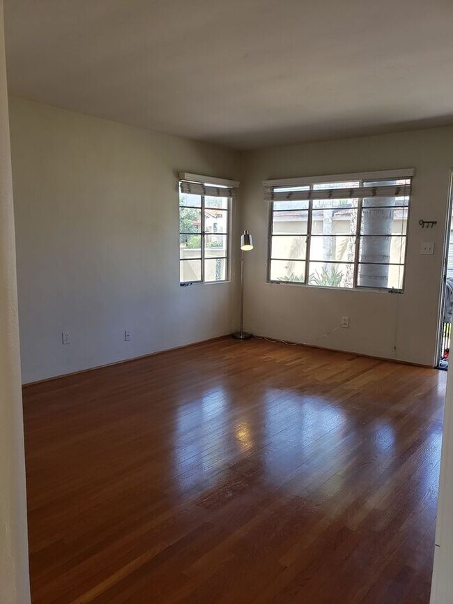 Building Photo - Kensington cottage style 1 bdrm!