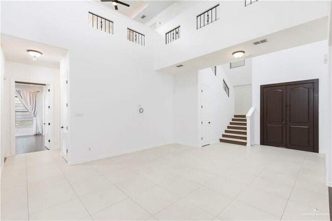 Building Photo - 2502 W Elbrus Ave