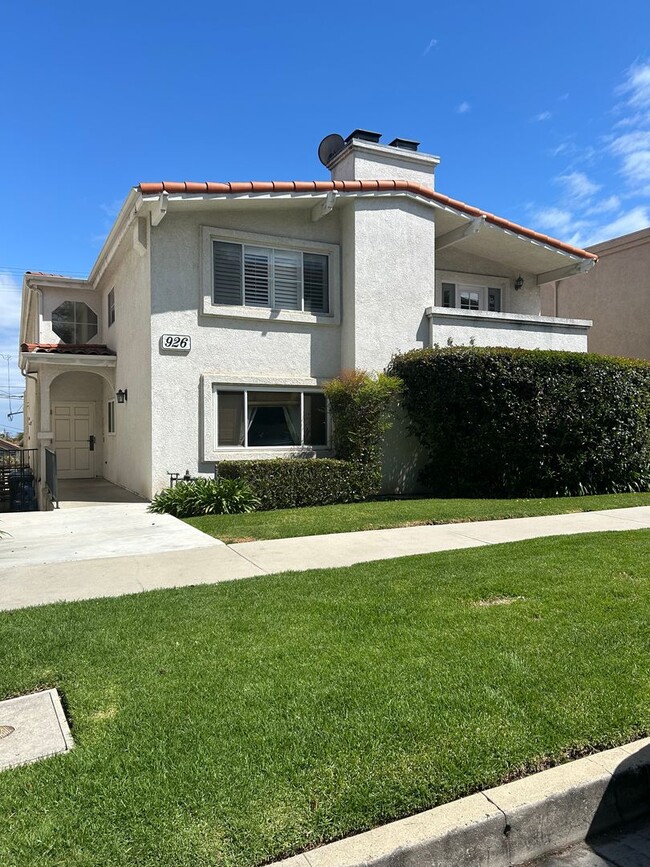 Building Photo - Beautiful 3 Bedroom 2 Bath condo!!