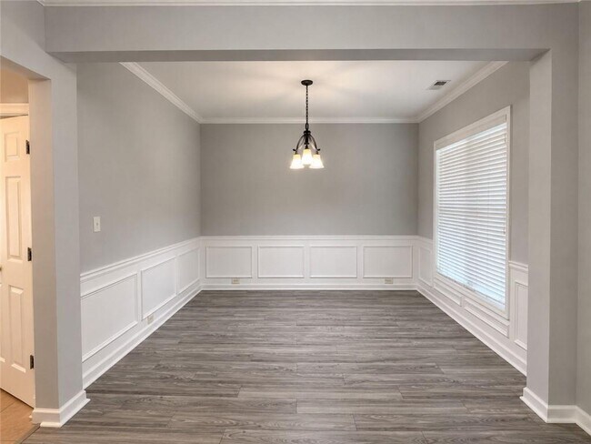 Building Photo - 2268 White Alder Dr NE