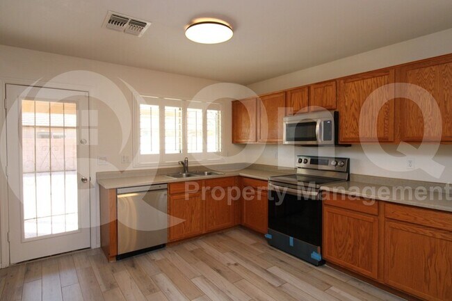 Building Photo - 13741 W Berridge Ln
