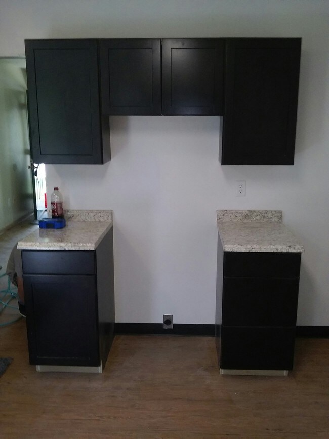Foto del edificio - 3101 Bennington Ave - Unit 1