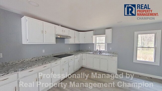 Foto del edificio - Recently Updated 3 BD/2 BA Home w/Open Floorplan and Attached Carport