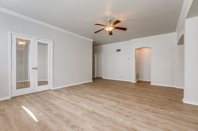 Foto del edificio - 2214 Sun Chase Blvd