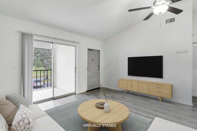 Foto del edificio - 6392 Chasewood Dr