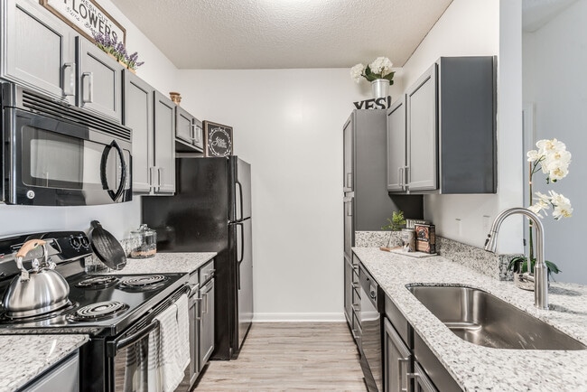 Building Photo - Luxury Living in Spring! 2/2 Apt ~