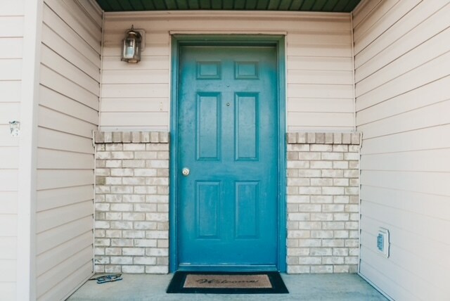 Front door - 345 NW Parr Dr