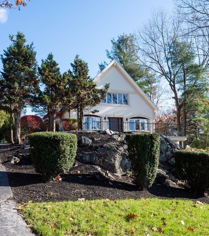15 Pine Tree Dr, Saugus, MA 01906 House Rental in Saugus, MA