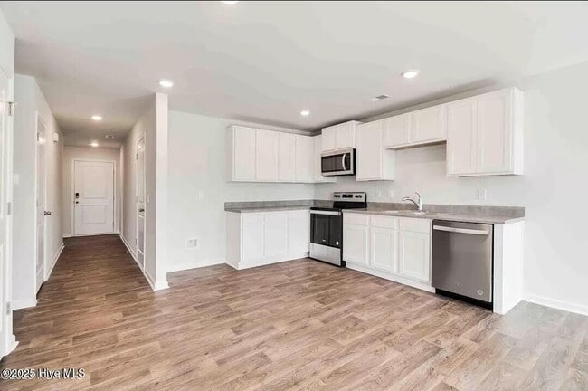 Building Photo - 1455 W Black Squirrel Ln