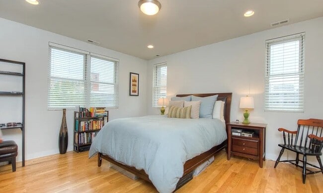 Building Photo - 693 N Peoria St