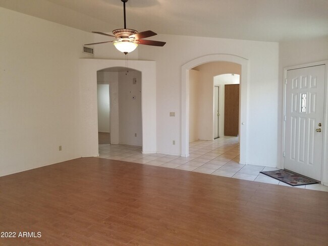 Building Photo - 10647 W Yukon Dr