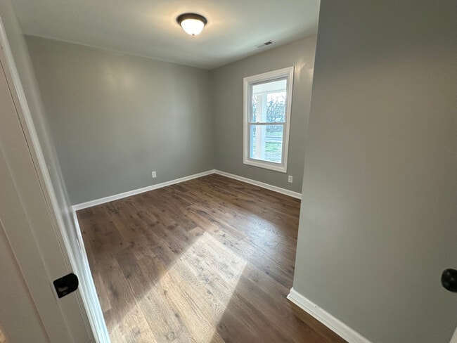 Building Photo - 123 S Sam Davis Ave