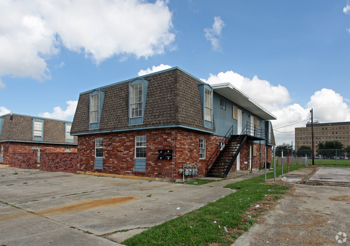 Building Photo - 2152-2160 Glasgow Dr