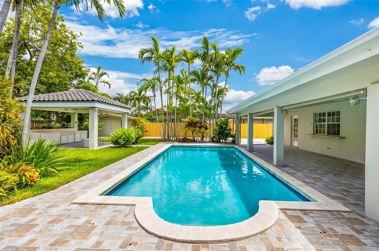 Primary Photo - 13820 SW 82nd Ave