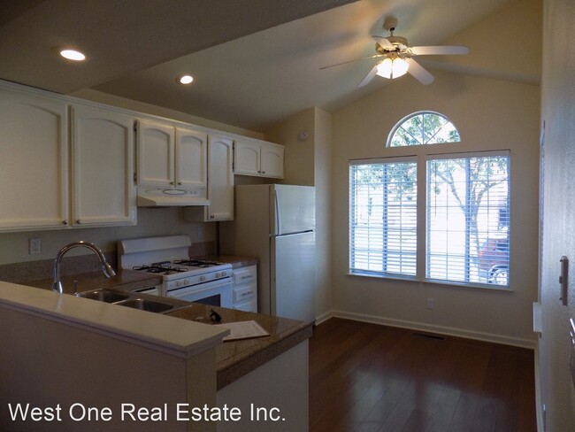 Foto del edificio - 3 br, 2 bath House - 420 Gonzalez St