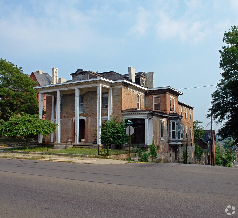 Primary Photo - 308-310 E High St