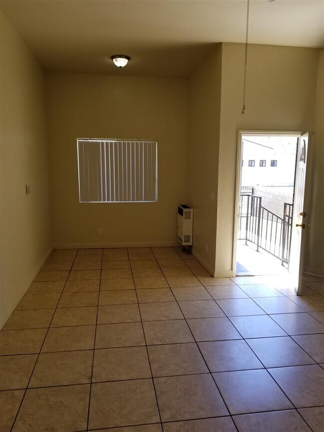 Foto del edificio - 851 W 93rd St