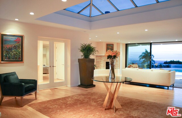 Foto del edificio - 1526 Blue Jay Way