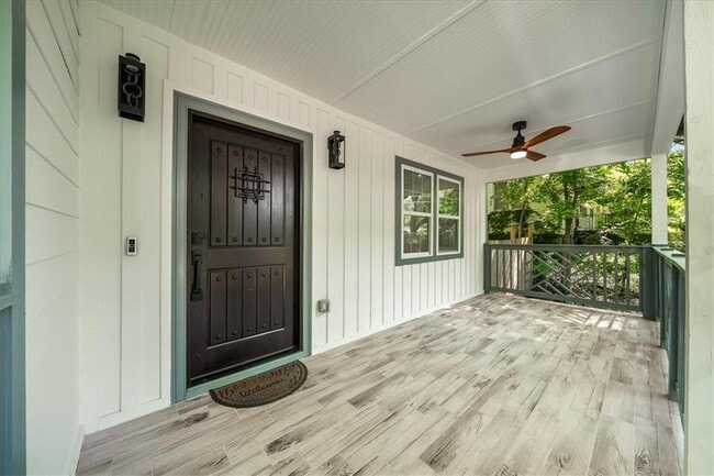 Building Photo - 1415 Almont Dr SW