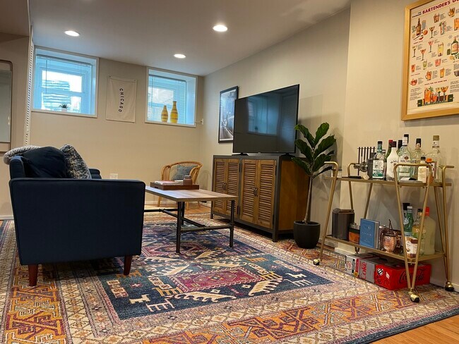 Foto del edificio - 2646 N Wilton Ave