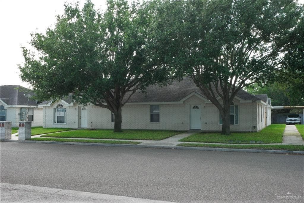 Primary Photo - 1 La Mancha Dr