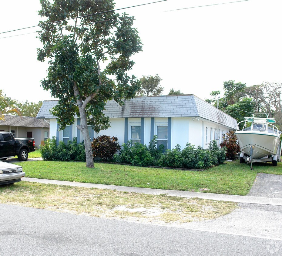 Building Photo - 610 SW 2nd Ave