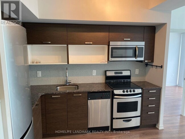 Building Photo - 36-PH36 Lisgar St