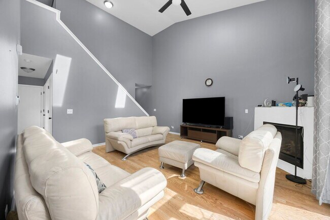 Foto del edificio - 816 Katherine Ln