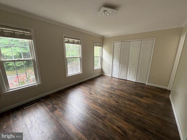 Building Photo - 7403 Duddington Dr
